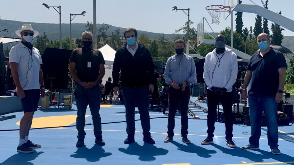 Στα γυρίσματα της ταινίας της Disney για τον Γ.Αντετοκούνμπο βρέθηκε ο Κ.Πιερρακάκης (φώτο)