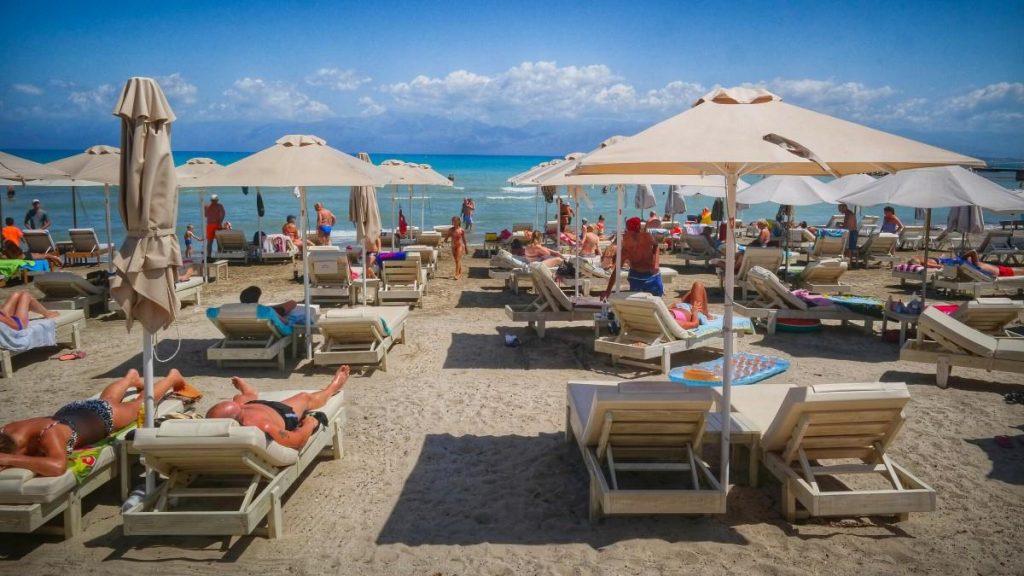 «Ξεχύθηκαν» στους δρόμους & τις παραλίες οι πολίτες το πρώτο Σαββατοκύριακο «ελευθερίας»