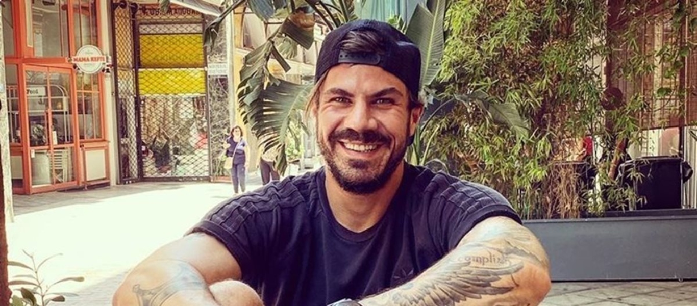 Εντυπωσιακή αλλαγή στο λουκ του Άκη Πετρετζίκη – Τα σχόλια στην φωτογραφία (φώτο)