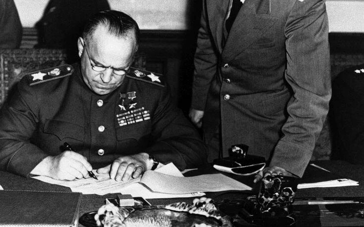 Σαν σήμερα το 1945 οι τελευταίοι υψηλόβαθμοι ναζί του Βερολίνου παραδίδονται στον στρατάρχη Γκεόργκι Ζούκοφ