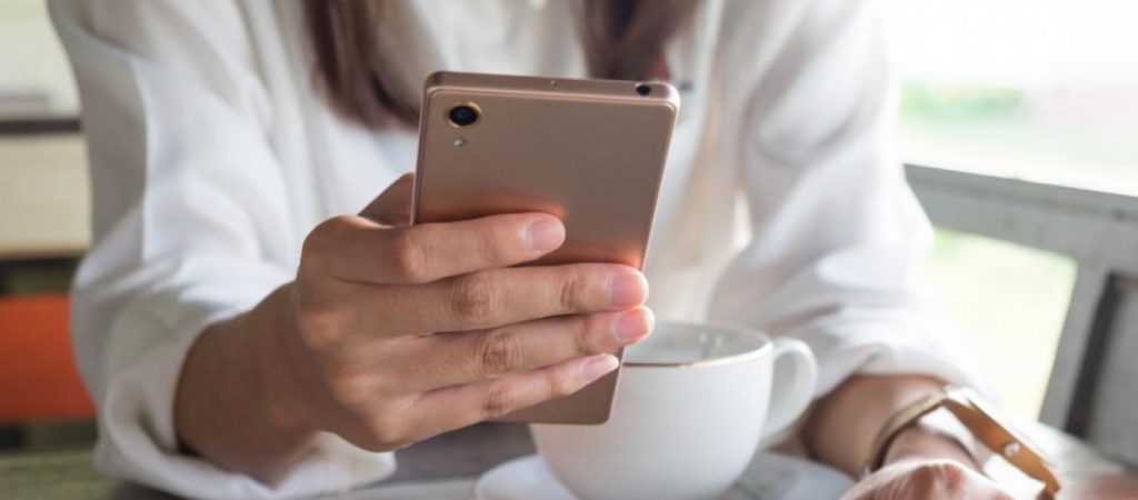 Έχετε άγχος κάθε φορά που πρόκειται να μιλήσετε στο τηλέφωνο; – Δείτε γιατί σας συμβαίνει