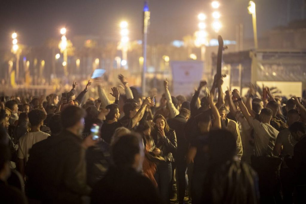 Ισπανία: Φιέστες μετά την άρση της απαγόρευσης κυκλοφορίας (φωτο)