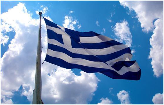 Εντυπωσιακές εικόνες: Η μεγαλύτερη ελληνική σημαία στον κόσμο υψώθηκε στη λίμνη Πλαστήρα (βίντεο)