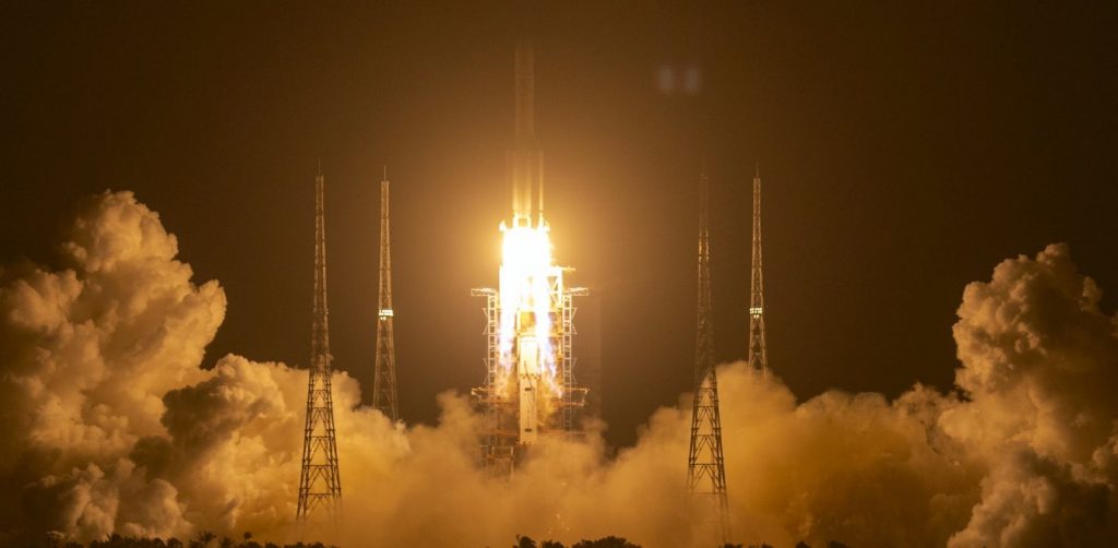 Έπεσε στη Γη ο κινεζικός πύραυλος – Στον Ινδικό Ωκεανό τα συντρίμμια (φώτο-βίντεο)