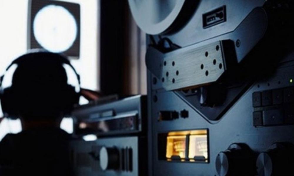 Συνεχίζει το «κυνήγι» στη κυβέρνηση Τραμπ – Καταγγελίες για τηλεφωνικές υποκλοπές