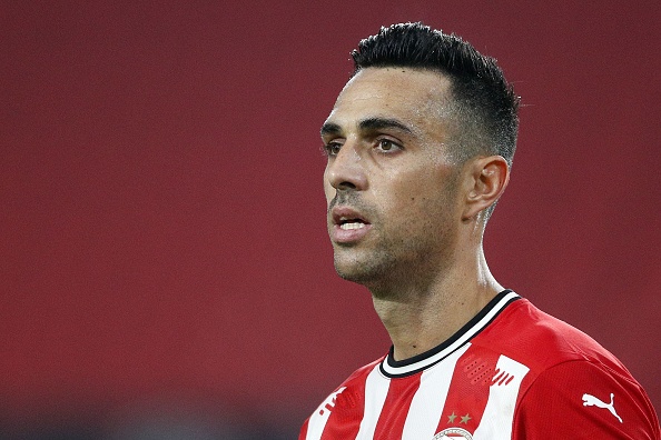 Δύσκολες στιγμές για τον Ζάχαβι της Αϊντχόφεν – Ληστές έδεσαν και χτύπησαν τη σύζυγό του