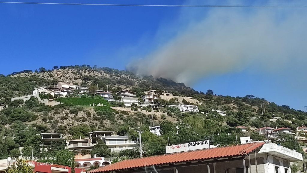 Μεγάλη φωτιά στην Αγία Μαρίνα Κορωπίου – Έκλεισε η Αθηνών-Σουνίου (φώτο-βίντεο) (upd2)