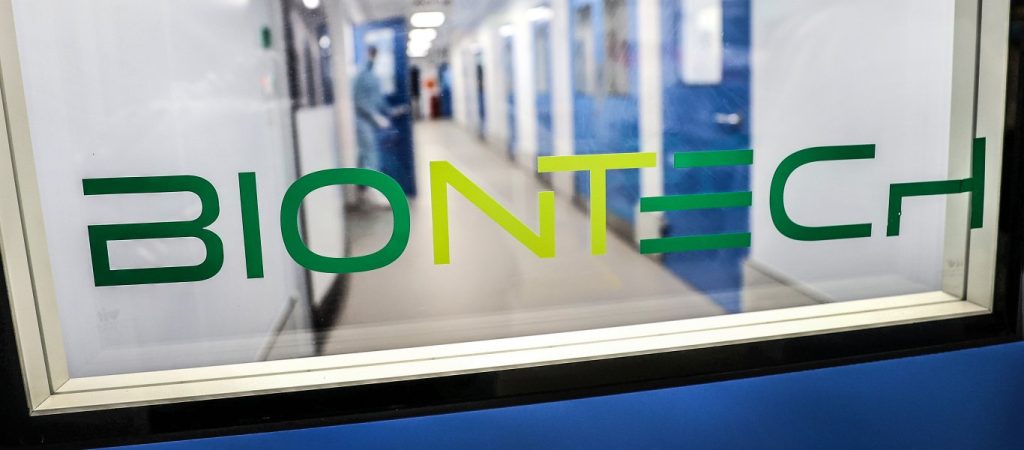 BioNTech: Αυξάνει τις εκτιμήσεις για τις πωλήσεις εμβολίων κορωνοϊού στα 15 δις δολάρια