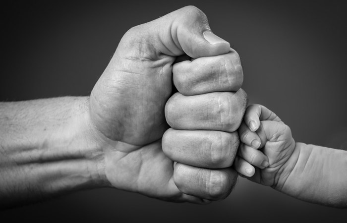 Έξι αλλαγές που συμβαίνουν στον οργανισμό των αντρών όταν γίνονται μπαμπάδες