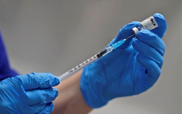 Καθηγητής Σκουτέλης: «Τις πρώτες μέρες μετά την πρώτη δόση του εμβολίου είναι σαν να μην το έχεις κάνει»