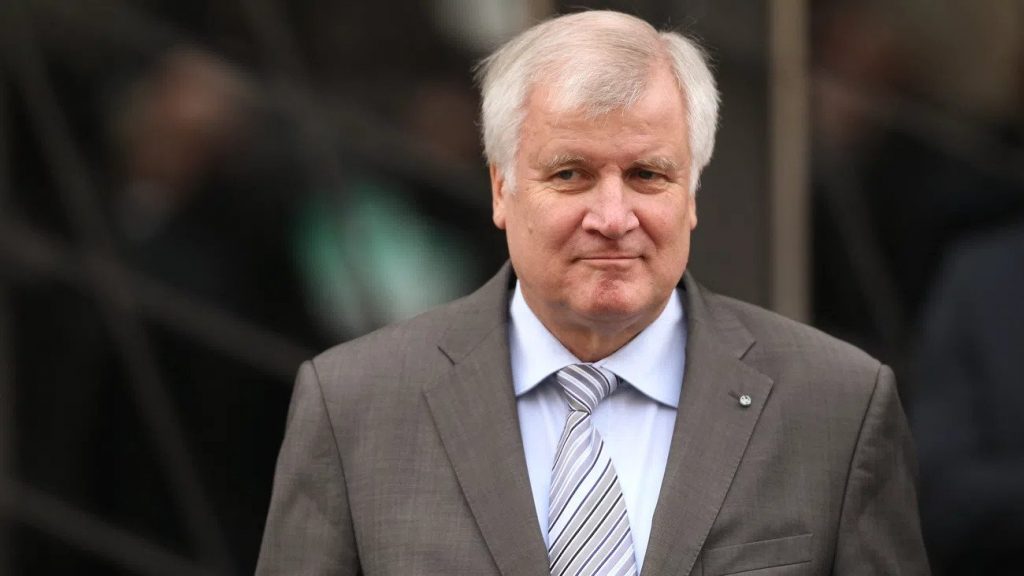 Χορστ Ζέεχοφερ: Έκανε το εμβόλιο της Pfizer κατά του κορωνοϊού και έπαθε…  κορωνοϊό