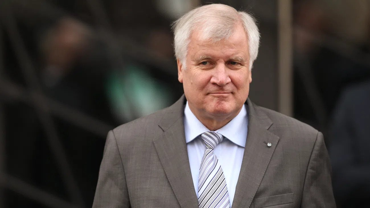 Χορστ Ζέεχοφερ: Έκανε το εμβόλιο της Pfizer κατά του κορωνοϊού και έπαθε… κορωνοϊό