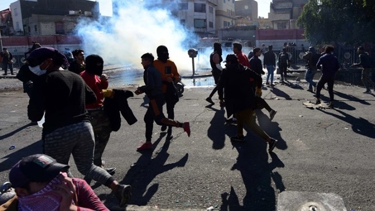 Ιράκ: Επίθεση από εξοργισμένους διαδηλωτές στο προξενείο του Ιράν στην Καρμπάλα (βίντεο)