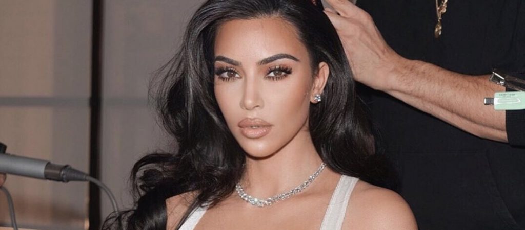 Κιμ Καρντάσιαν: Το μικροσκοπικό μαύρο μαγιό που «έριξε» το Instagram (φώτο)