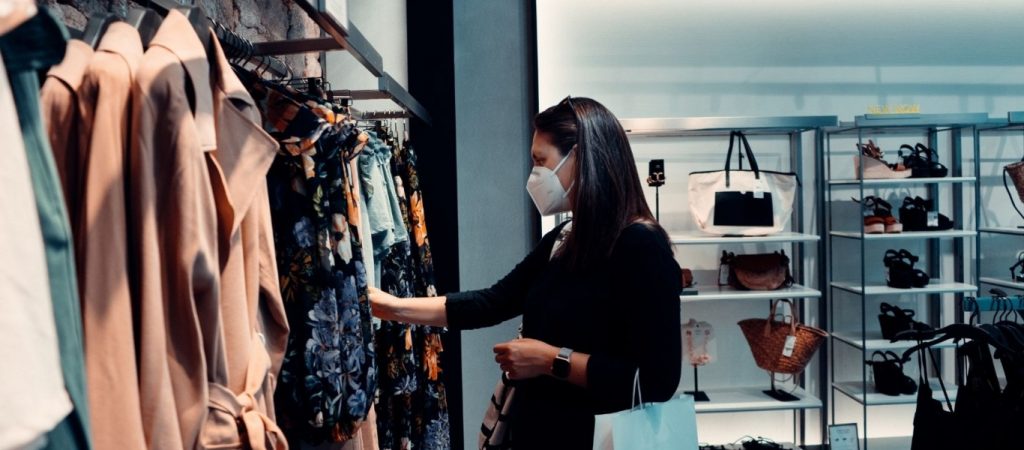 Χαλαρώνουν τα μέτρα στην Τσεχία – Άνοιξαν για πρώτη φορά τα εμπορικά κέντρα μέσα στο 2021