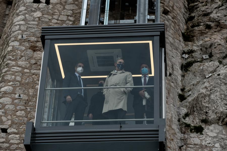 Μ.Κορρές: Οι κακοτεχνίες που εντόπισε στην Ακρόπολη και ο ανελκυστήρας