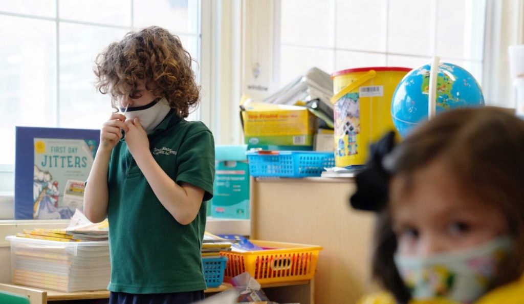 Με πολλά προβλήματα ανοίγουν σήμερα τα σχολεία: Χωρίς «υγειονομικό πάσο» οι μαθητές – Τεράστια προβλήματα στο gov.gr