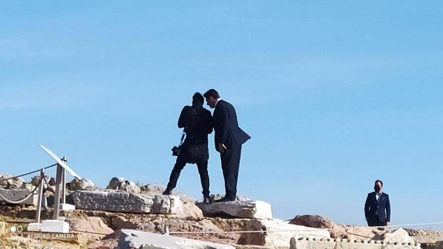 Μιλτιάδης Βαρβιτσιώτης: Ερωτήματα από την φωτογράφισή του στον Ιερό Βράχο της Ακρόπολης