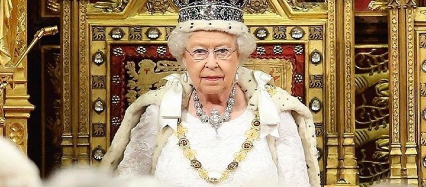 Σπάνια φωτογραφία από το 1941: Δείτε την έφηβη βασίλισσα Ελισάβετ με… μαγιό (φώτο)