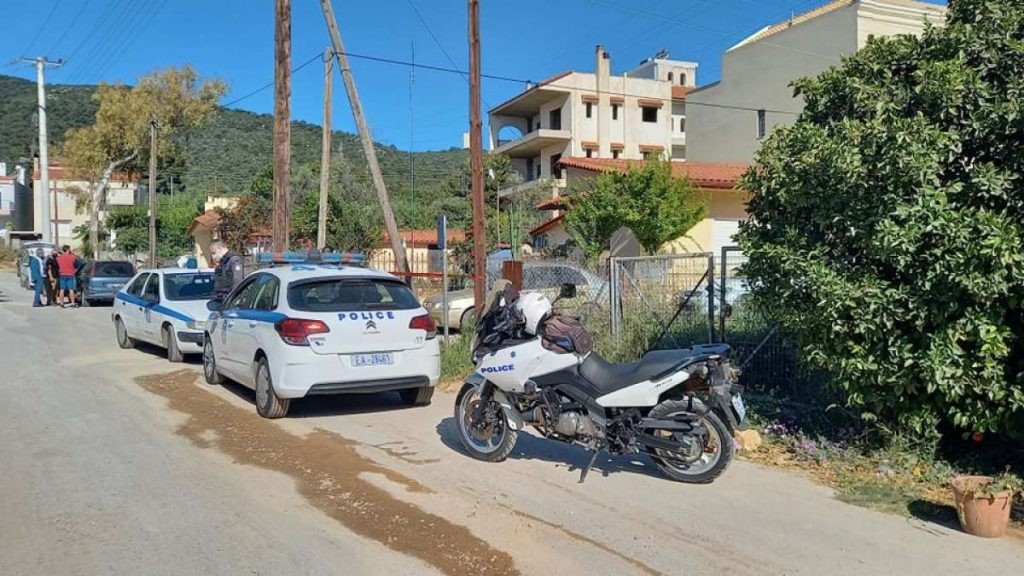 Δολοφονία στα Γλυκά Νερά: Η στιγμή που ΕΚΑΒ & Αστυνομία σπεύδουν στο σημείο της τραγωδίας (βίντεο)