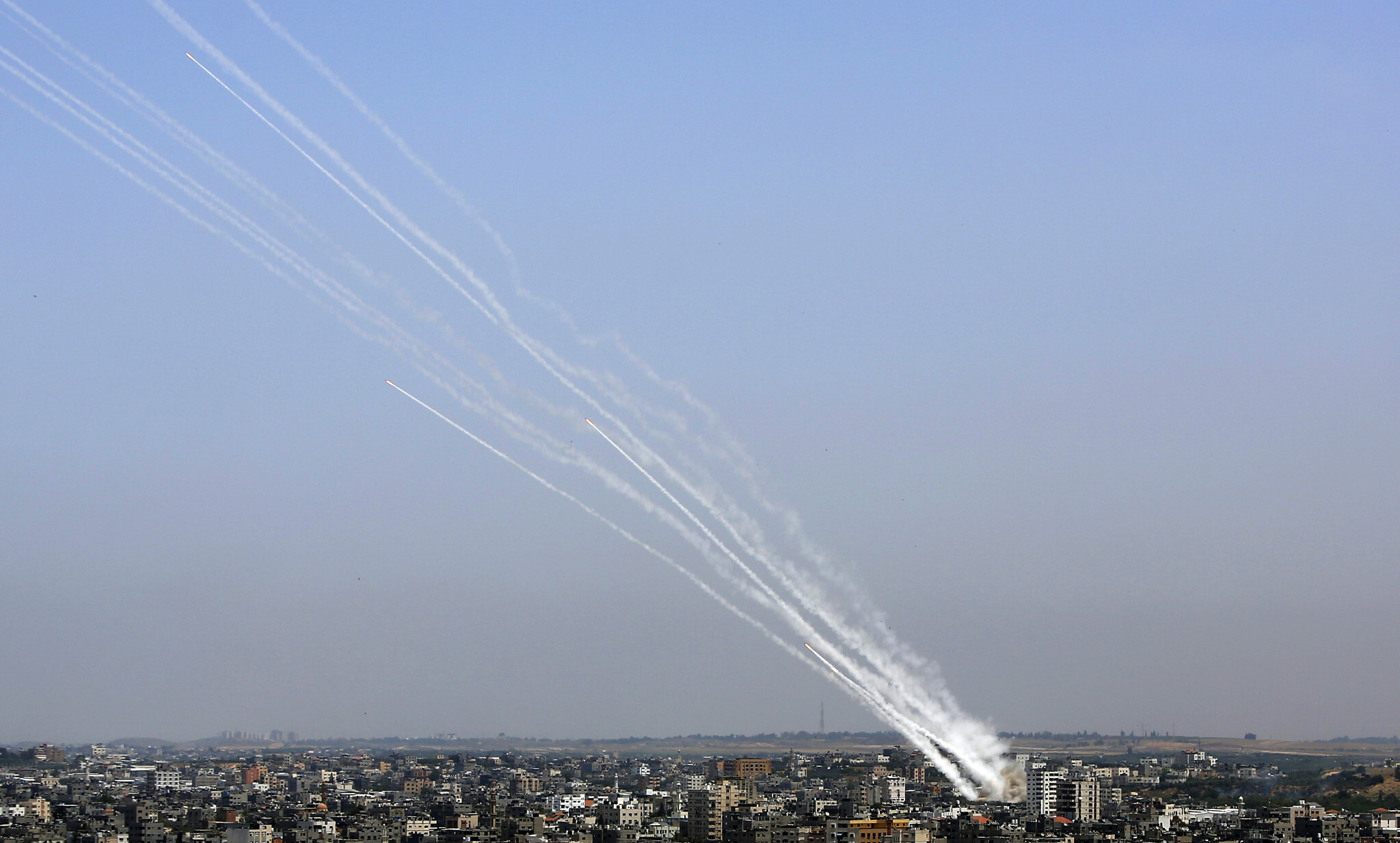 ΥΠΕΞ:  Ανησυχία για τις πυραυλικές επιθέσεις σε Ισραήλ – Στηρίζει τη λύση των δύο κρατών