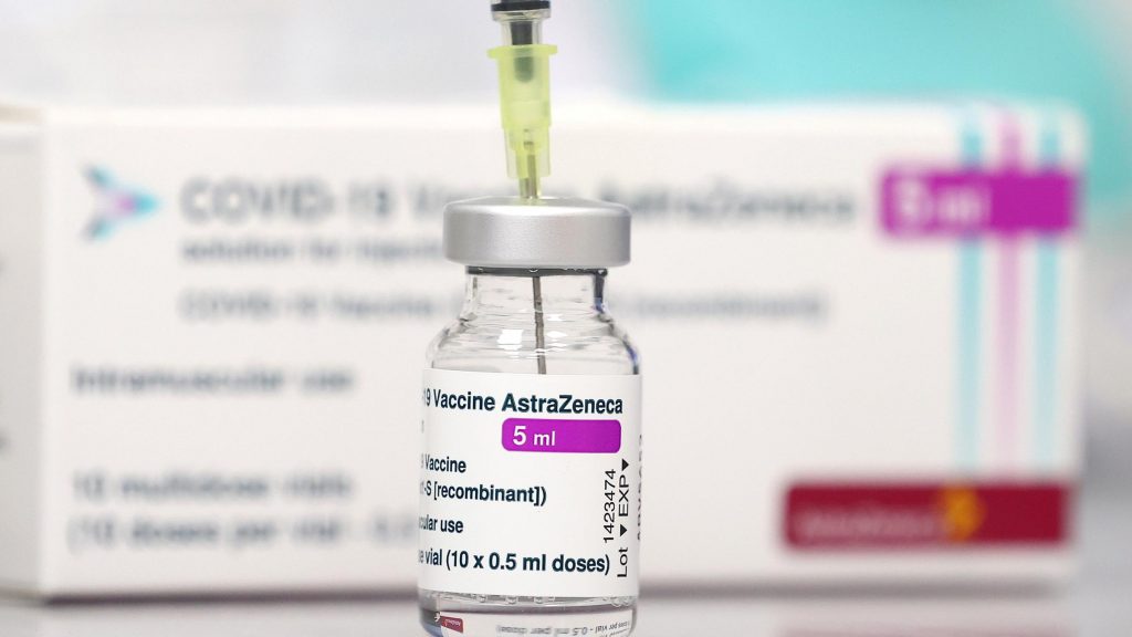 Κομισιόν για AstraZeneca: «Δεν ζητάμε οικονομική αποζημίωση αλλά παράδοση των δόσεων»
