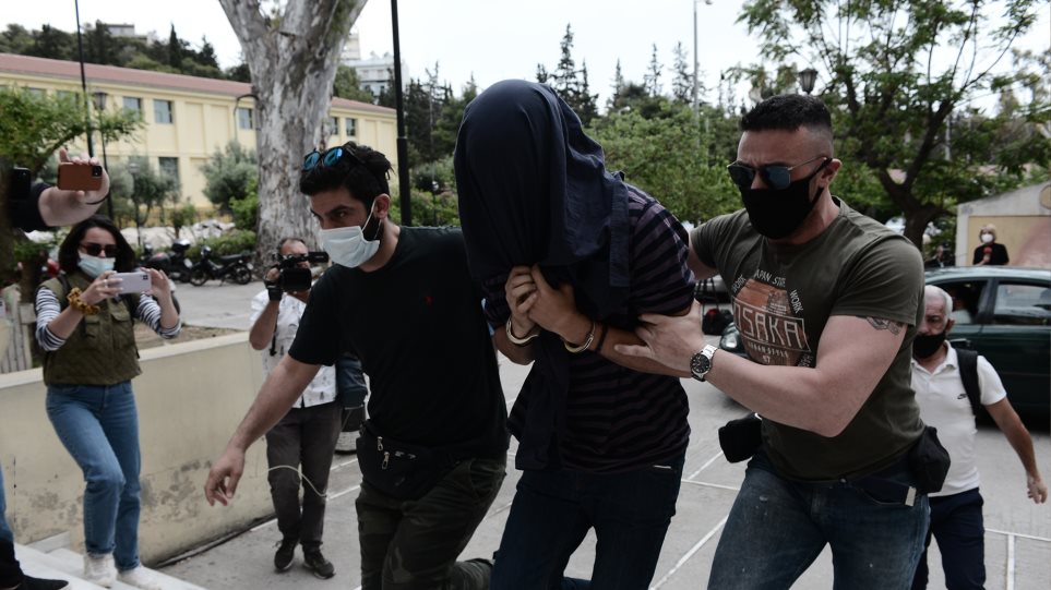 Σεξουαλική επίθεση στη Νέα Σμύρνη: Αντιδράσεις για την απόφαση να αφεθεί ελεύθερος ο 22χρονος μέχρι τη δίκη