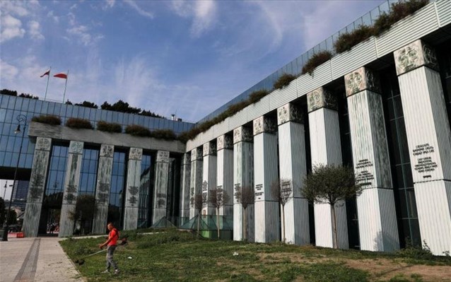 Πολωνία: Εκκενώθηκε το κτίριο του Ανώτατου Δικαστηρίου – Μετά από απειλή για βόμβα