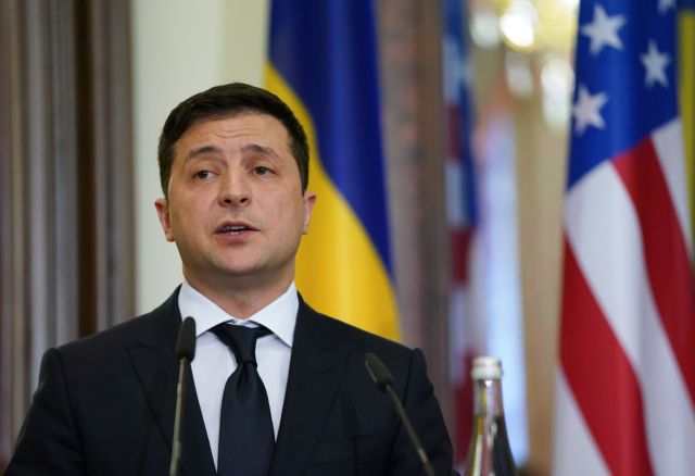 Β.Ζελένσκι: «Η Ρωσία δεν έχει αποσύρει στρατιωτικό εξοπλισμό από την περιοχή κοντά στα σύνορα με την Ουκρανία»