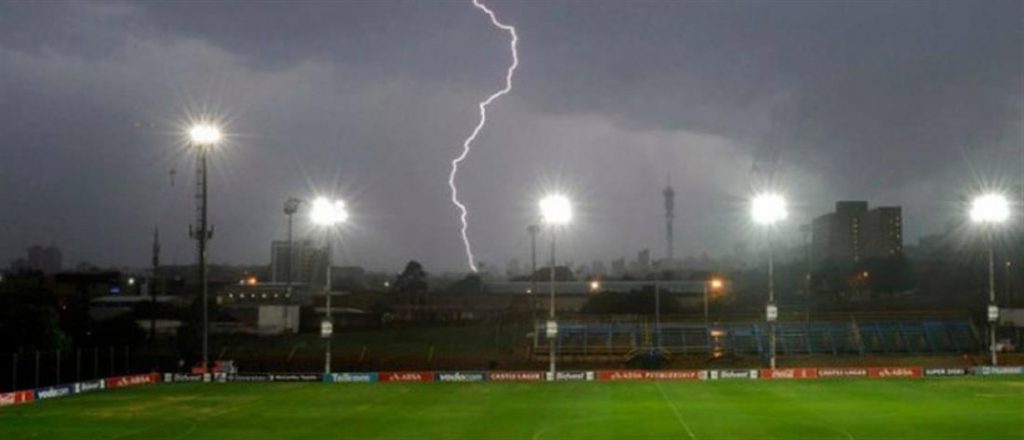 Τραγωδία στην Αγγλία: Ανήλικος χτυπήθηκε από κεραυνό την ώρα που έκανε προπόνηση