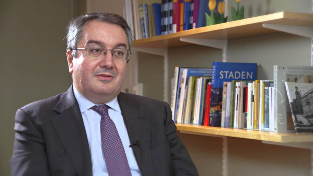 Black humor από τον Η.Μόσιαλο για αντιεμβολιαστές: «Nα κάνετε εξέταση αντι-ψέκ αντισωμάτων» (φωτό)