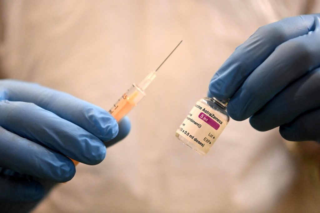 Εμβόλιο AstraZeneca: Η Βραζιλία αναστέλλει τη χορήγησή του στις εγκύους – Κατέληξε γυναίκα