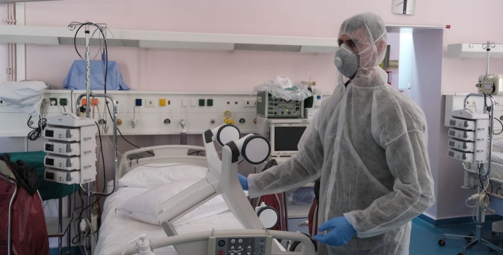 Νέα έρευνα: Οι ασθενείς με νευρολογικά συμπτώματα έχουν εξαπλάσια πιθανότητα να πεθάνουν