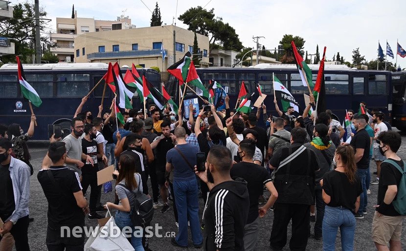 Ένταση και χημικά έξω από την πρεσβεία του Ισραήλ (βίντεο)