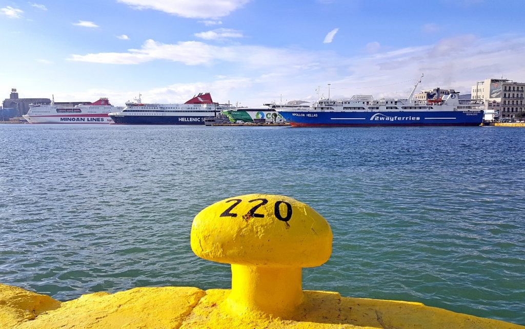 Καταγγελίες ενώσεων ναυτικών: «Αυξάνονται καθημερινά τα επιβεβαιωμένα κρούσματα κορωνοϊού στα καράβια»