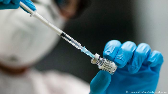 O OHE κάνει έκκληση να διπλασιαστεί η παραγωγή εμβολίων κατά της COVID-19 σε παγκόσμια κλίμακα