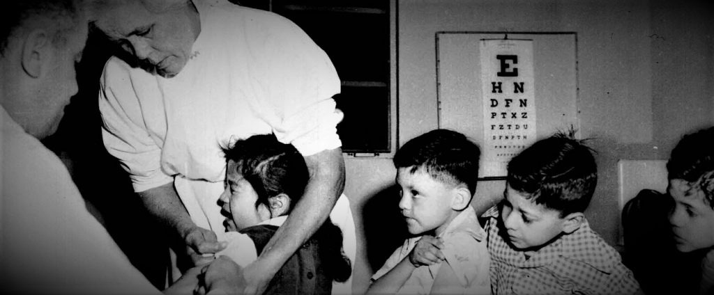 Καθηγητής Φαρμακολογίας Ε.Μανωλόπουλος για εμβόλια κατά Covid-19: «Ένα τεράστιο πείραμα γίνεται σε όλους τους ανθρώπους»