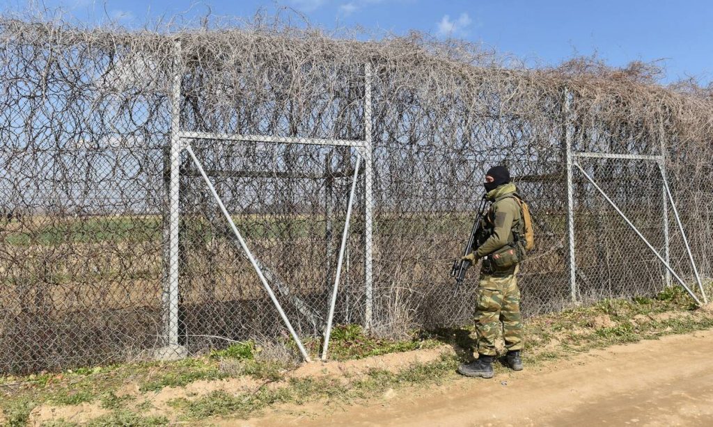 Ορδές Τούρκων περνούν καθημερινά τα σύνορα του Έβρου – Ζητούν πολιτικό άσυλο