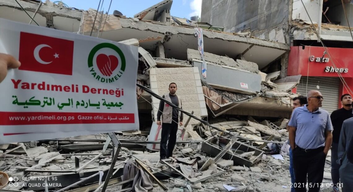 Το Ισραήλ βομβάρδισε κτίριο όπου στεγάζονται γραφεία τουρκικής ΜΚΟ στη Γάζα (φωτό)