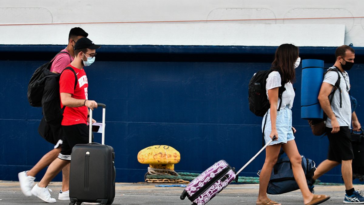 Με «πράσινο πιστοποιητικό» τα ταξίδια στα νησιά: Τέλος στα SMS – Τι αλλάζει από την Παρασκευή