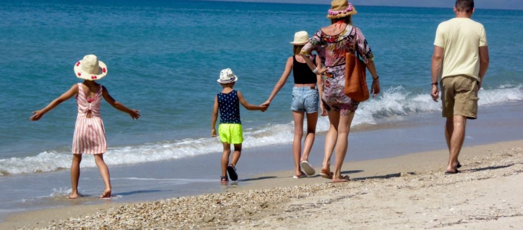 «Τουρισμός για Όλους»: Δείτε μέχρι πότε παρατείνονται τα voucher για δωρεάν διακοπές