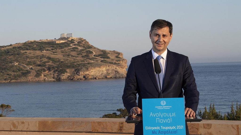 Φιέστες για το άνοιγμα του τουρισμού: «Βροχή» ακυρώσεων & προβλέψεις για καταστροφική σεζόν – Πώς θα έρθουν οι τουρίστες