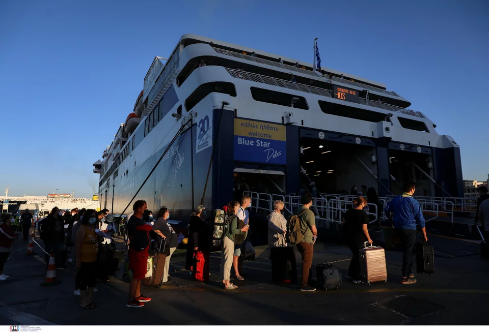 Άνοιγμα τουρισμού: Αυξημένη κίνηση στο λιμάνι του Πειραιά – Στο σημείο ο Γ.Πλακιωτάκης (φωτο)