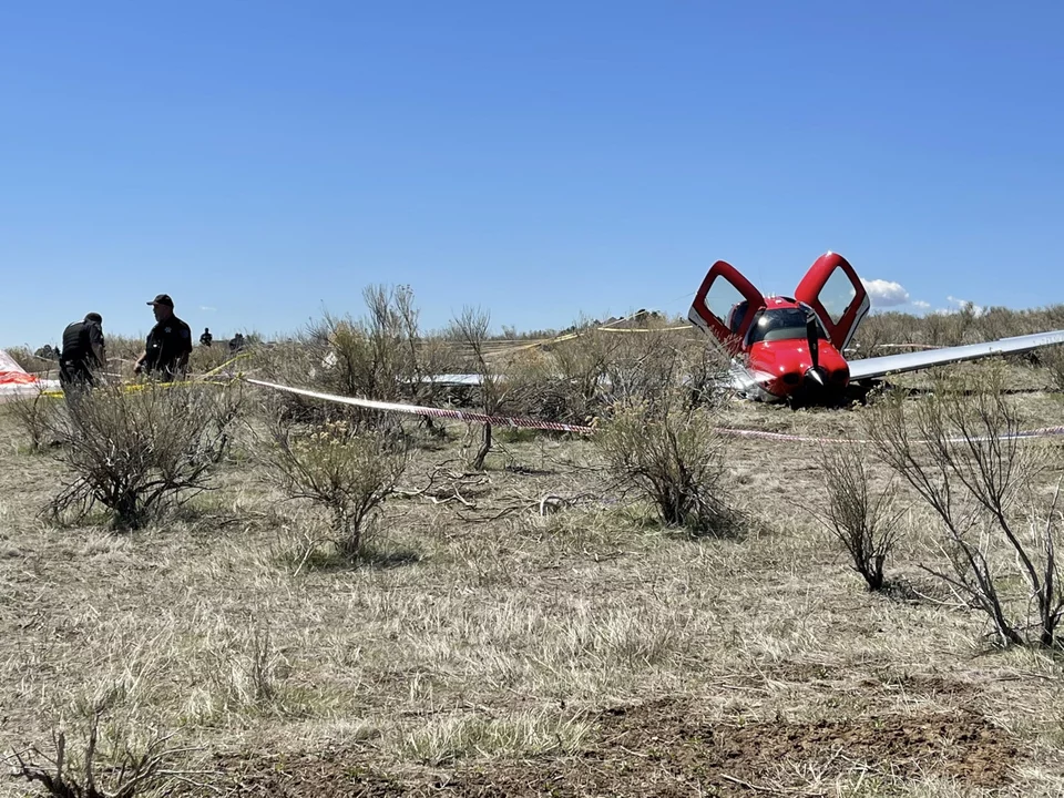 Αεροπλάνο προσγειώθηκε κανονικά ενώ είχε… κοπεί στη μέση μετά από σύγκρουσε στον αέρα (βίντεο)