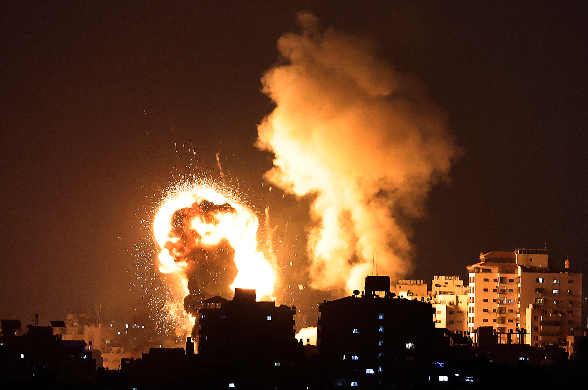 Νέα νύχτα χάους στο Ισραήλ: Πάνω από 1.750 ρουκέτες έχουν εκτοξευθεί από την Χαμάς – Μ.Νετανιάχου: «Θα τους τιμωρήσουμε»