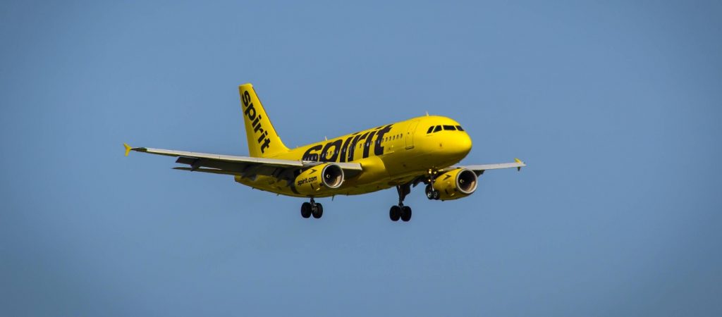 Απίστευτο περιστατικό σε πτήση – Έδιωξαν οικογένεια από το αεροπλάνο επειδή παιδί 2 ετών δεν φορούσε μάσκα (βίντεο)