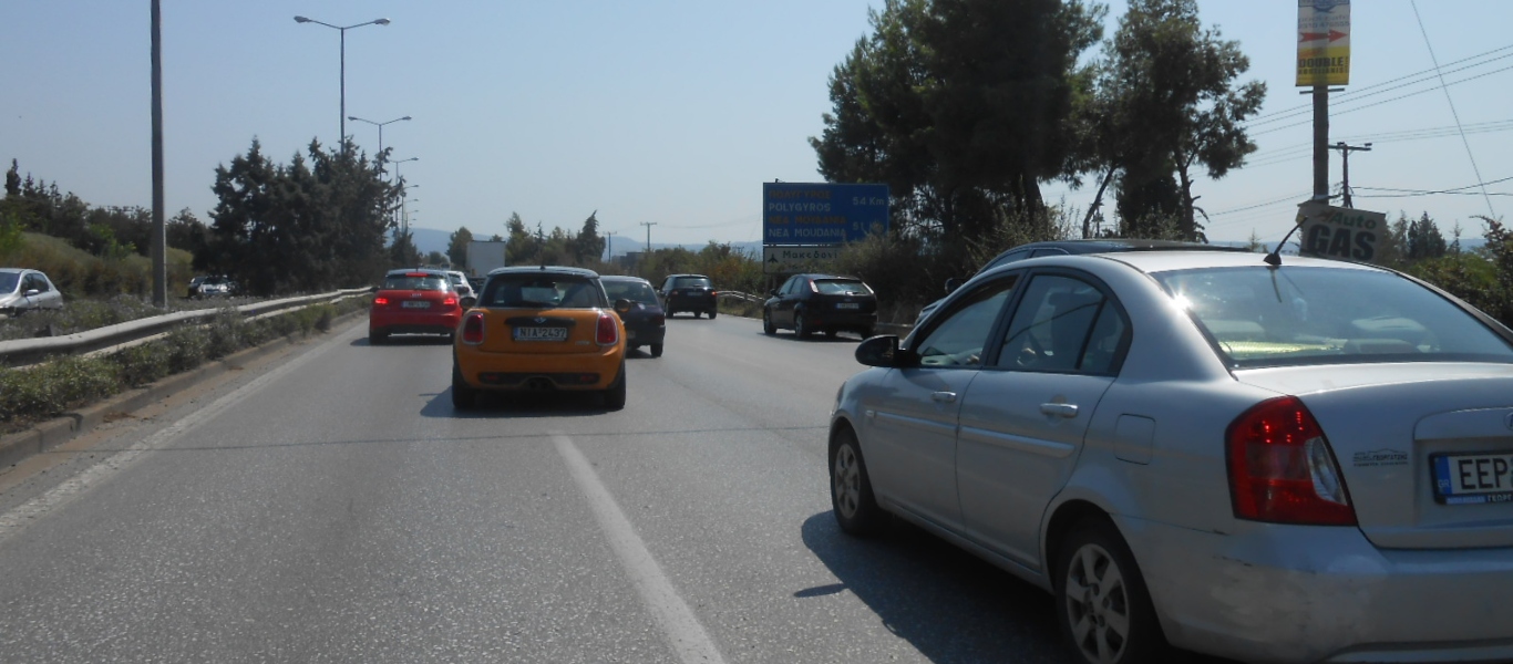Μποτιλιάρισμα στην Εθνική Οδό Θεσσαλονίκης – Ν. Μουδανιών στο ρεύμα προς Χαλκιδική