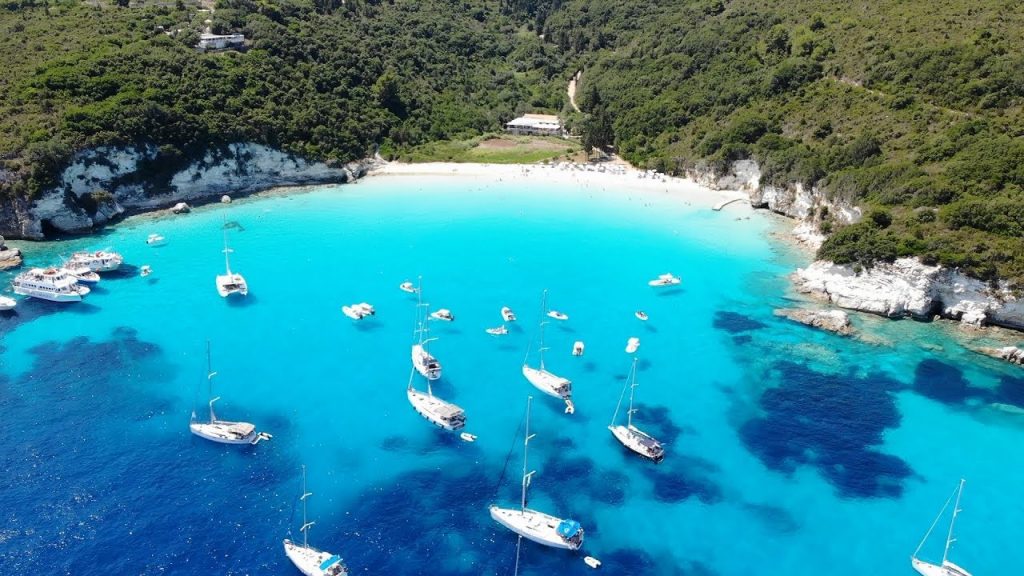 Αυτά είναι τα 12 ασφαλέστερα ευρωπαϊκά νησιά για τις φετινές διακοπές – Τρία ελληνικά ανάμεσά τους