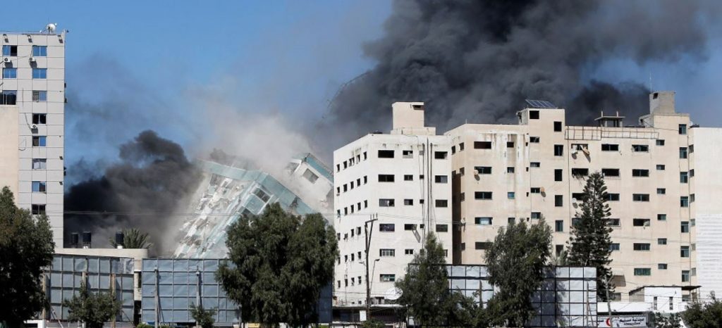 Βίντεο-σοκ! Οι Ισραηλινοί κτύπησαν 13ώροφο κτήριο στη Γάζα – Στέγαζε το Associated Press και το Al Jazeera