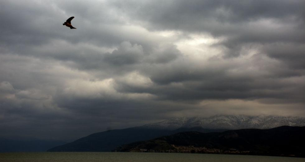 Με πτώση θερμοκρασίας ο καιρός σήμερα – Πιθανές οι τοπικές βροχές